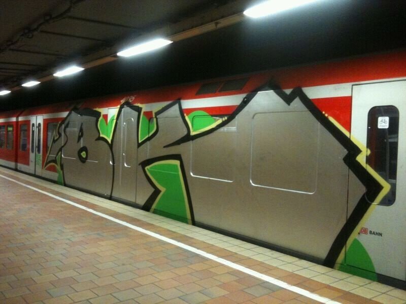 Graffiti Train - Photo by Marieundjana - bk