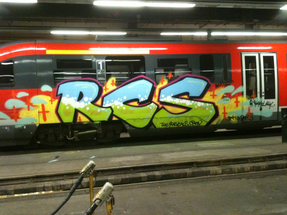 Graffiti Train - Photo by Marieundjana - rcs