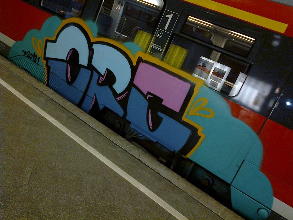 Graffiti Train - Photo by Marieundjana - org