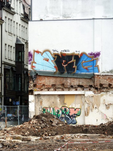 Graffiti Bombing - Photo by Marieundjana - org