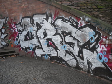 Graffiti Bombing - Photo by Marieundjana - org