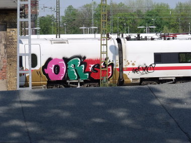 Graffiti Train - Photo by Marieundjana - org
