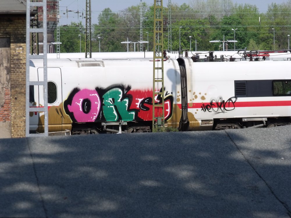 Graffiti Train - Photo by Marieundjana - org