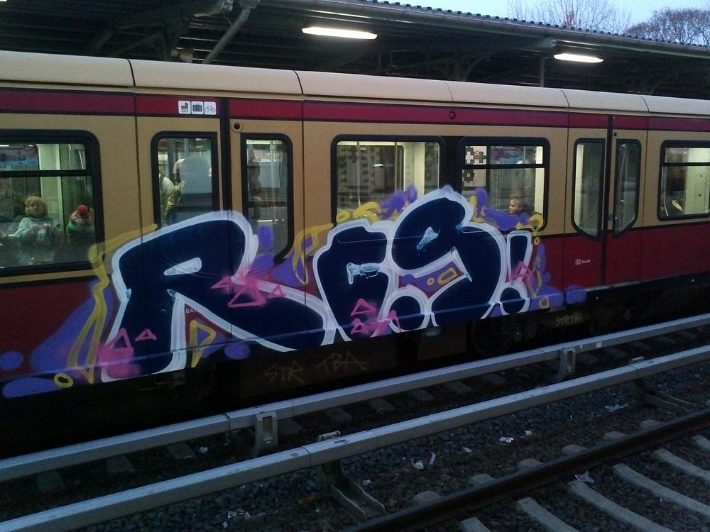 Graffiti Train - Photo by Marieundjana - rcs