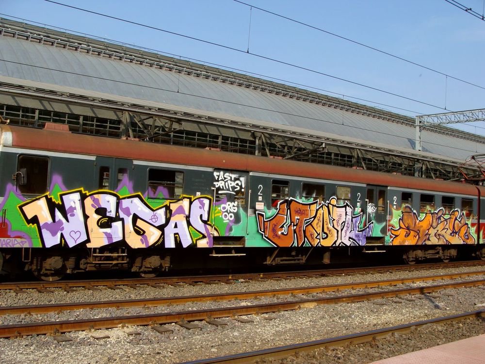 Graffiti Train - Photo by Marieundjana - wegas, etnik, sliq