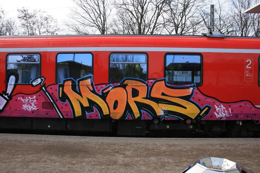 Graffiti Train - Photo by Marieundjana - mors