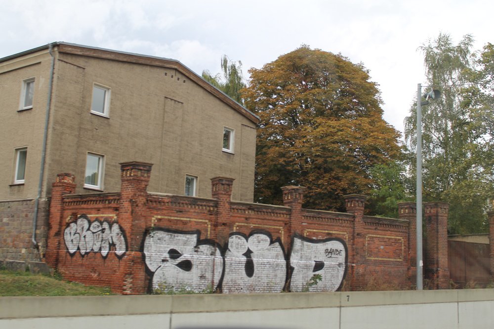 Graffiti Bombing - Photo by Marieundjana - brom, süd