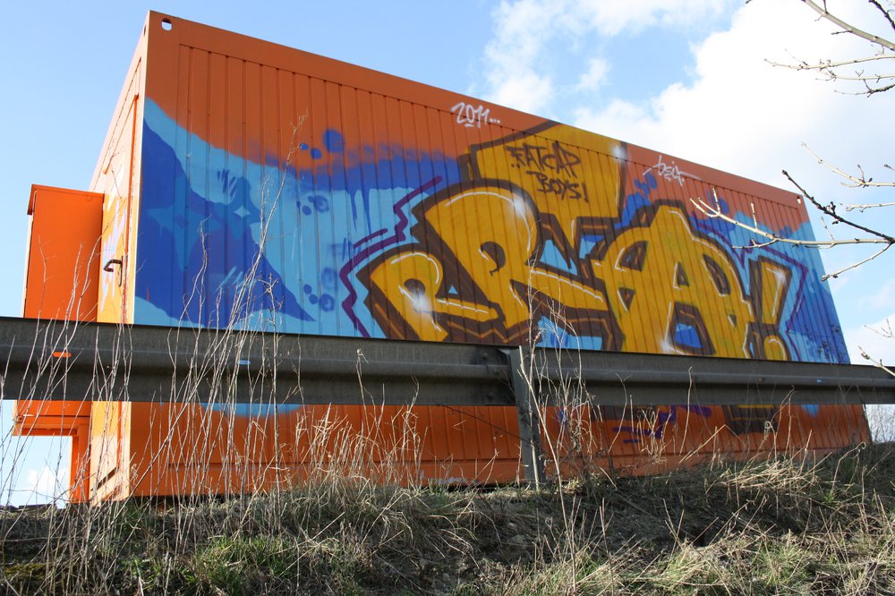 Graffiti Bombing - Photo by Marieundjana - ra