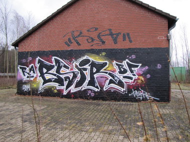 Graffiti Bombing - Photo by Marieundjana - bsir, ra, bf