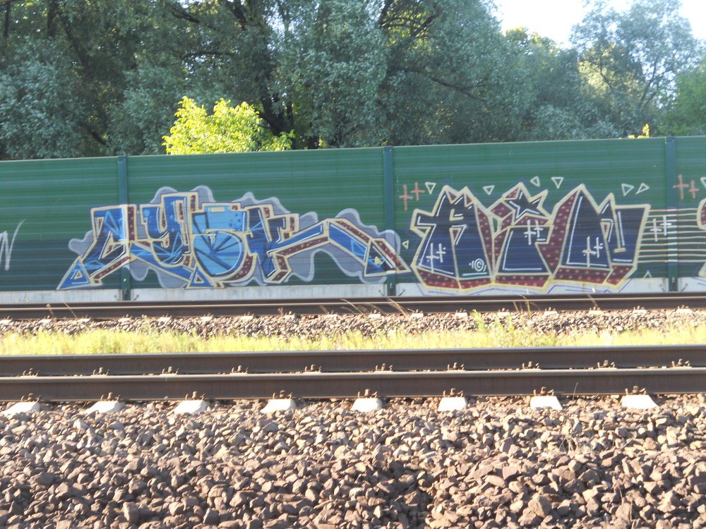 Graffiti Bombing - Photo by Marieundjana - cysk, ains