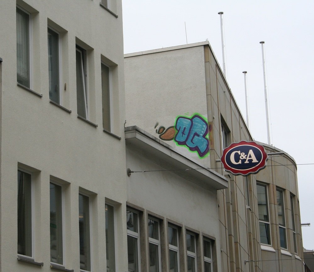 Graffiti Bombing - Photo by Marieundjana - dq