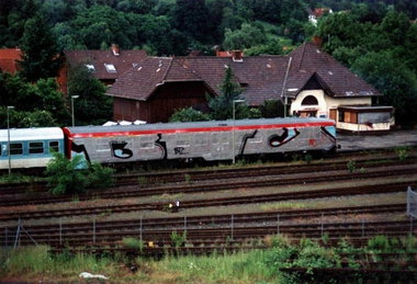 Graffiti Train - Photo by Marieundjana - btc