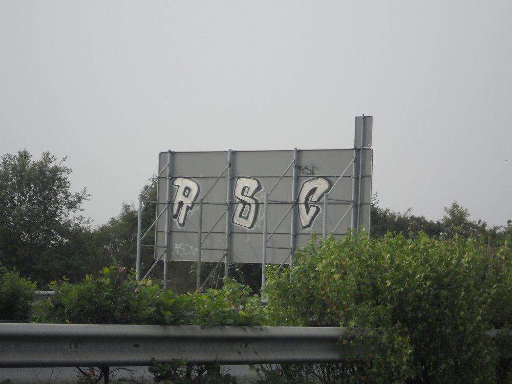 Graffiti Bombing - Photo by Marieundjana - rsc