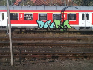 Graffiti Train - Photo by Marieundjana - dq, ra