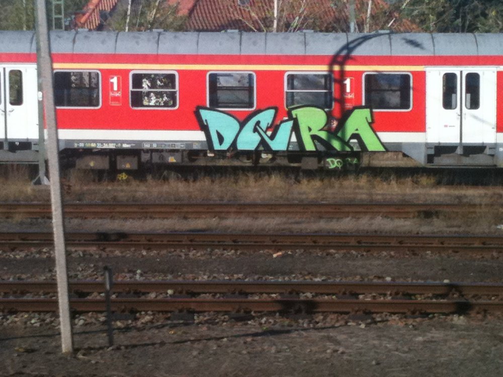 Graffiti Train - Photo by Marieundjana - dq, ra