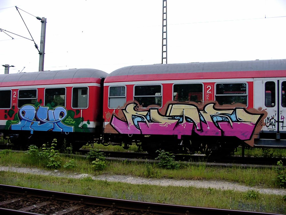 Graffiti Train - Photo by Marieundjana - ash, retro