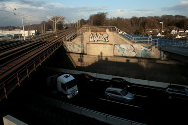 Graffiti Bombing - Photo by Marieundjana - ains, bf