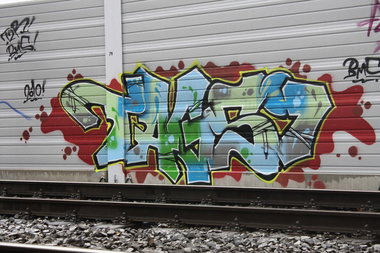 Graffiti Bombing - Photo by Marieundjana - tagsi