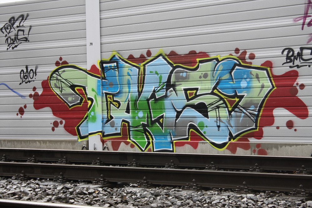 Graffiti Bombing - Photo by Marieundjana - tagsi