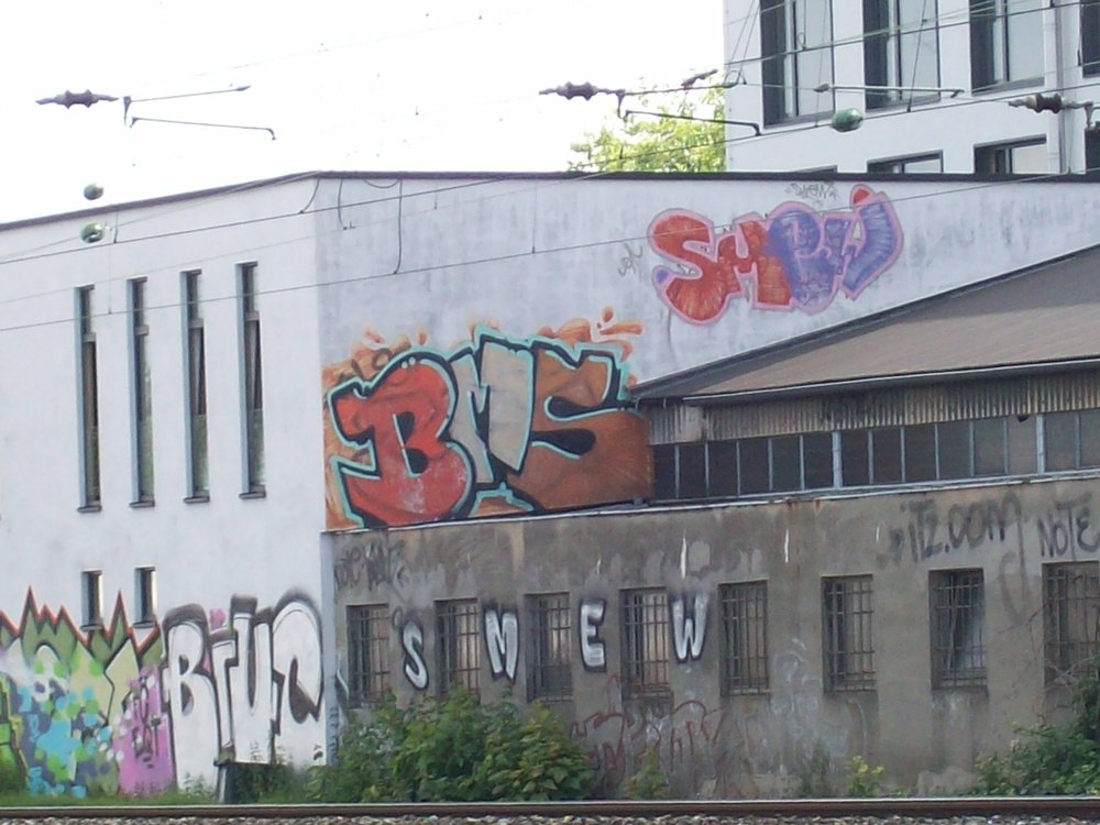 Graffiti Bombing - Photo by Marieundjana - bms, bruc