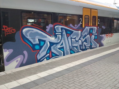 Graffiti Train - Photo by Marieundjana - tagsi