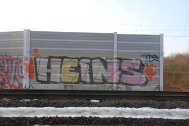 Graffiti Bombing - Photo by Marieundjana - heins