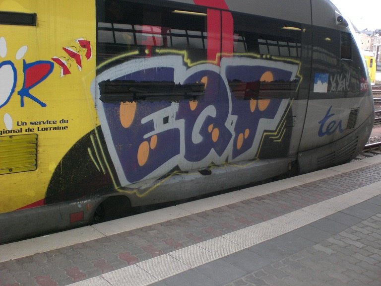 Graffiti Train - Photo by Marieundjana - eqt