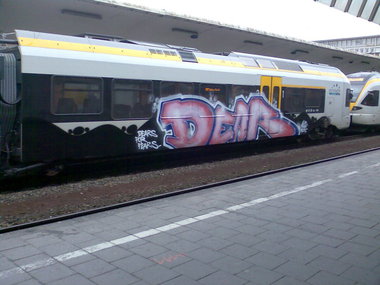 Graffiti Train - Photo by Marieundjana - dear