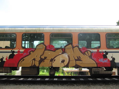 Graffiti Train - Photo by Marieundjana - atom