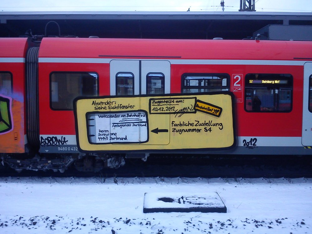 Graffiti Train - Photo by Marieundjana - screw