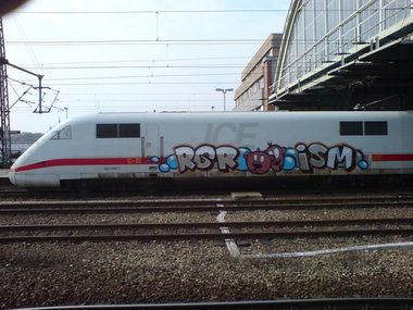 Graffiti Train - Photo by Marieundjana - rgr, ism