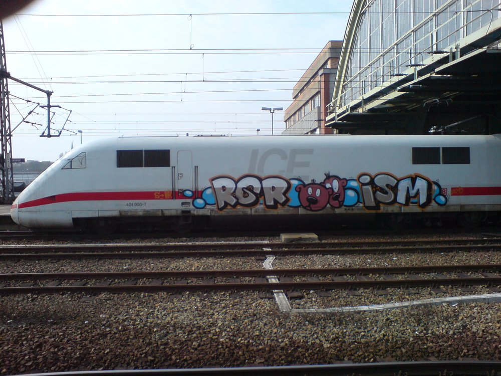 Graffiti Train - Photo by Marieundjana - rgr, ism