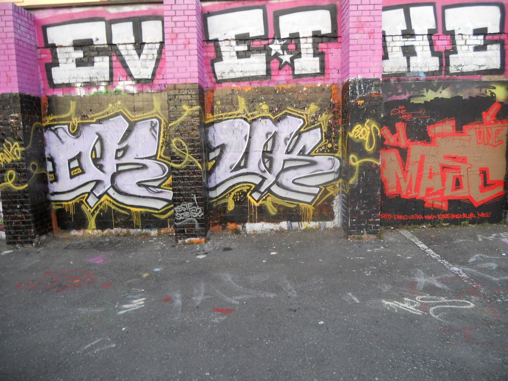 Graffiti Wall - Photo by Marieundjana - druk, masc