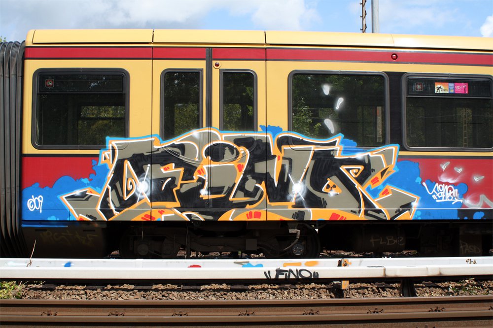 Graffiti Train - Photo by Marieundjana - fino