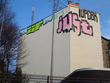 Graffiti Artwork - Photo by Marieundjana - üf, 1up, cbk