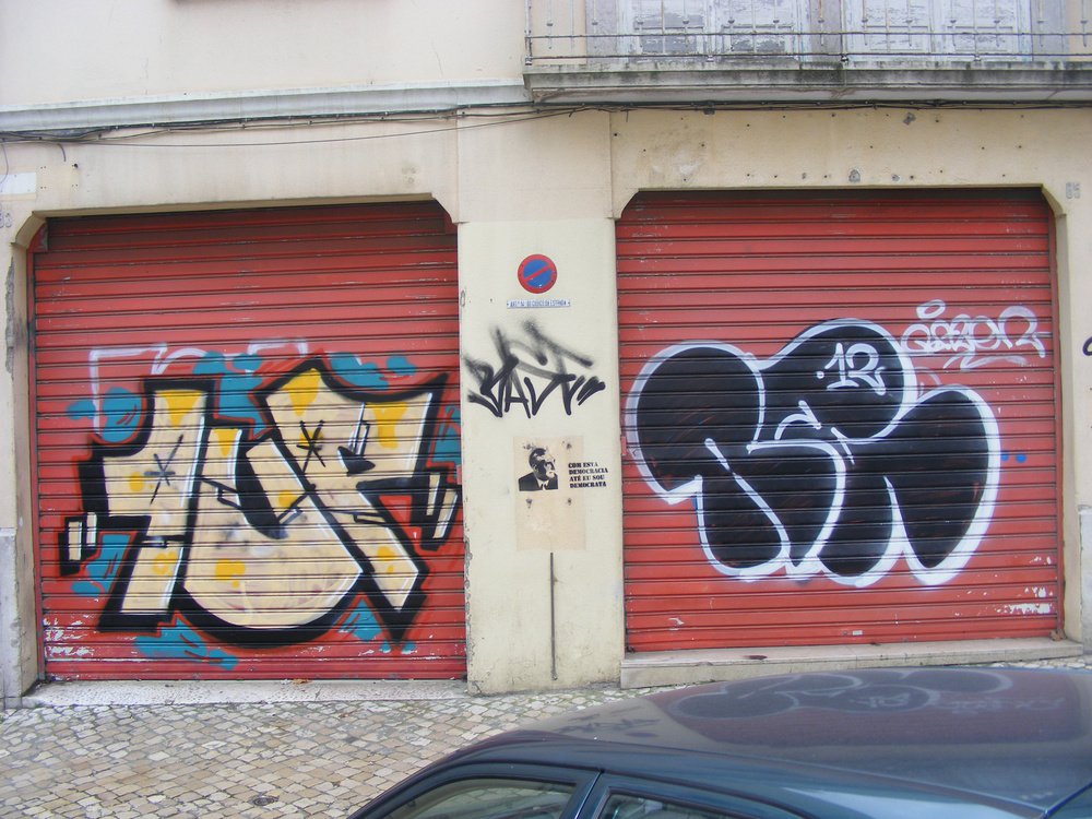 Graffiti Bombing - Photo by Marieundjana - 1up