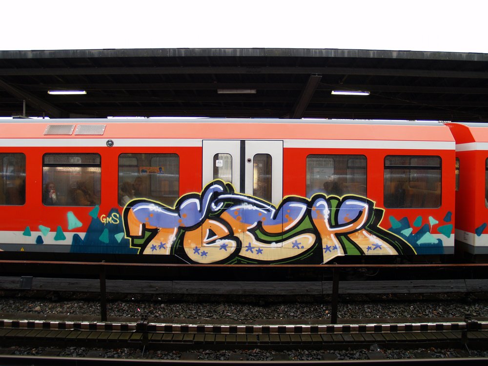 Graffiti Train - Photo by Marieundjana - teck