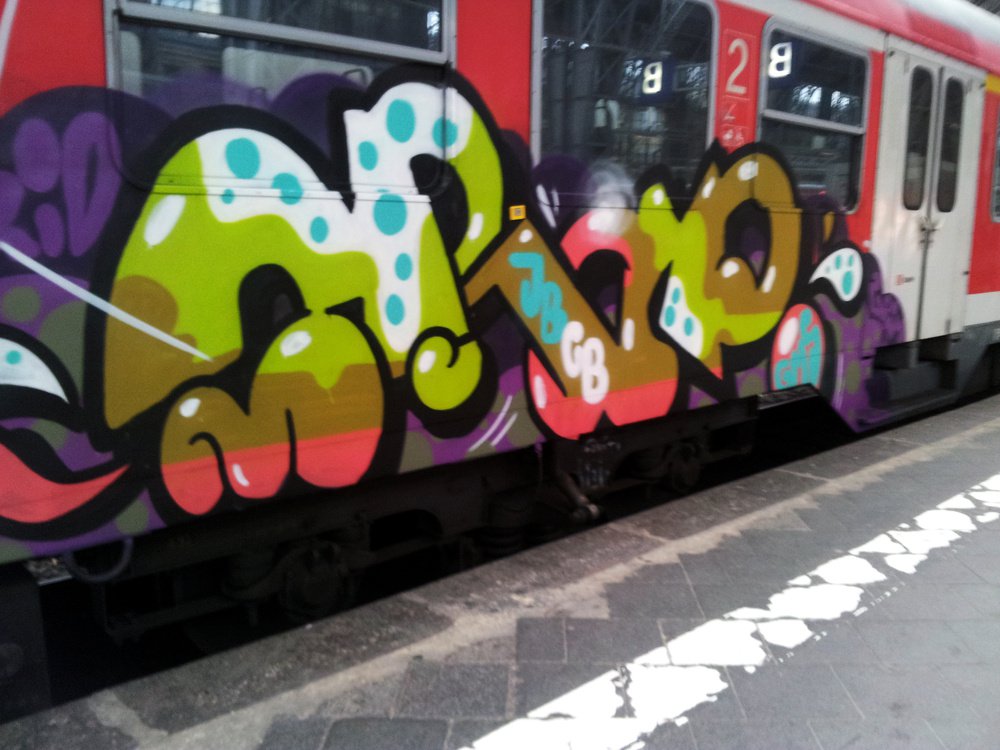 Graffiti Train - Photo by Marieundjana - crap