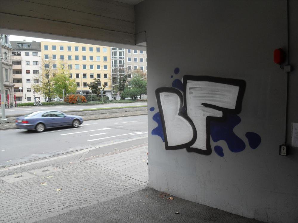 Graffiti Bombing - Photo by Marieundjana - bf