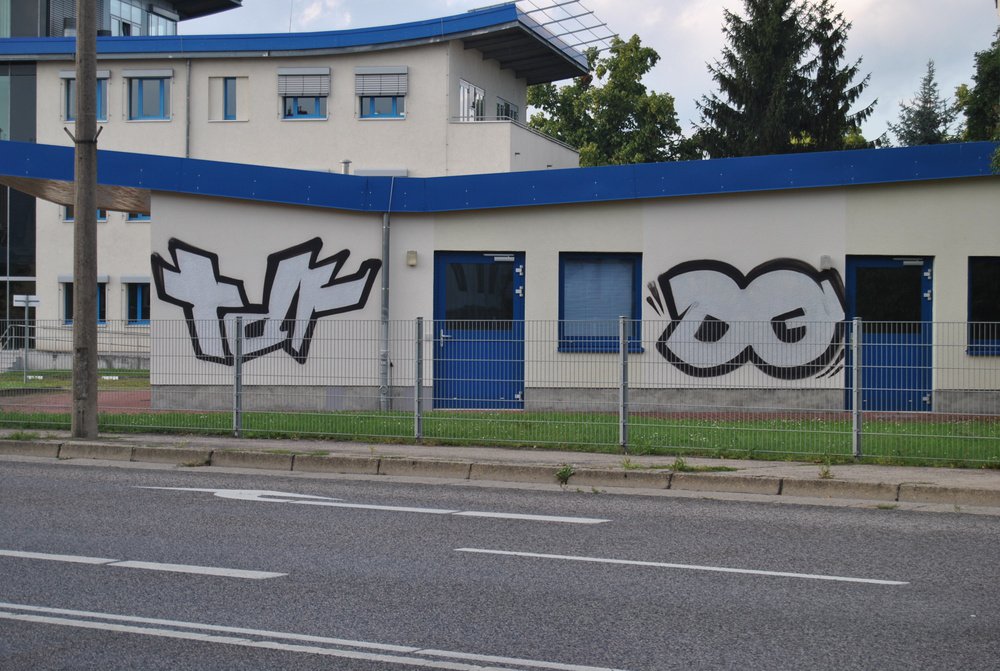 Graffiti Bombing - Photo by Marieundjana - tdr, dq