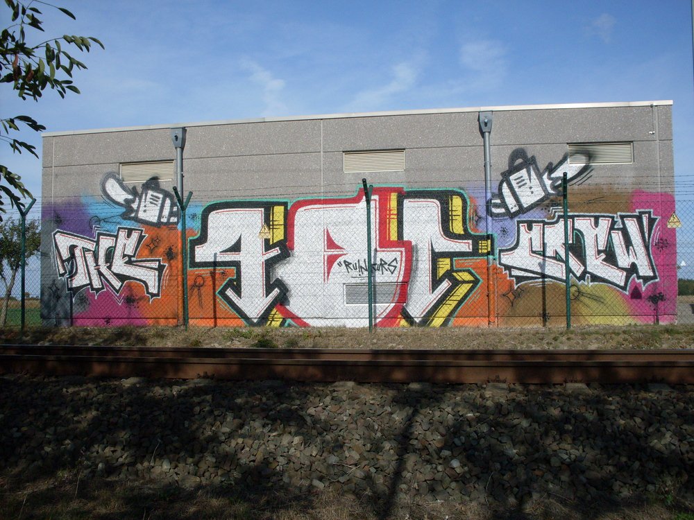 Graffiti Bombing - Photo by Marieundjana - 481, ruin, kurs