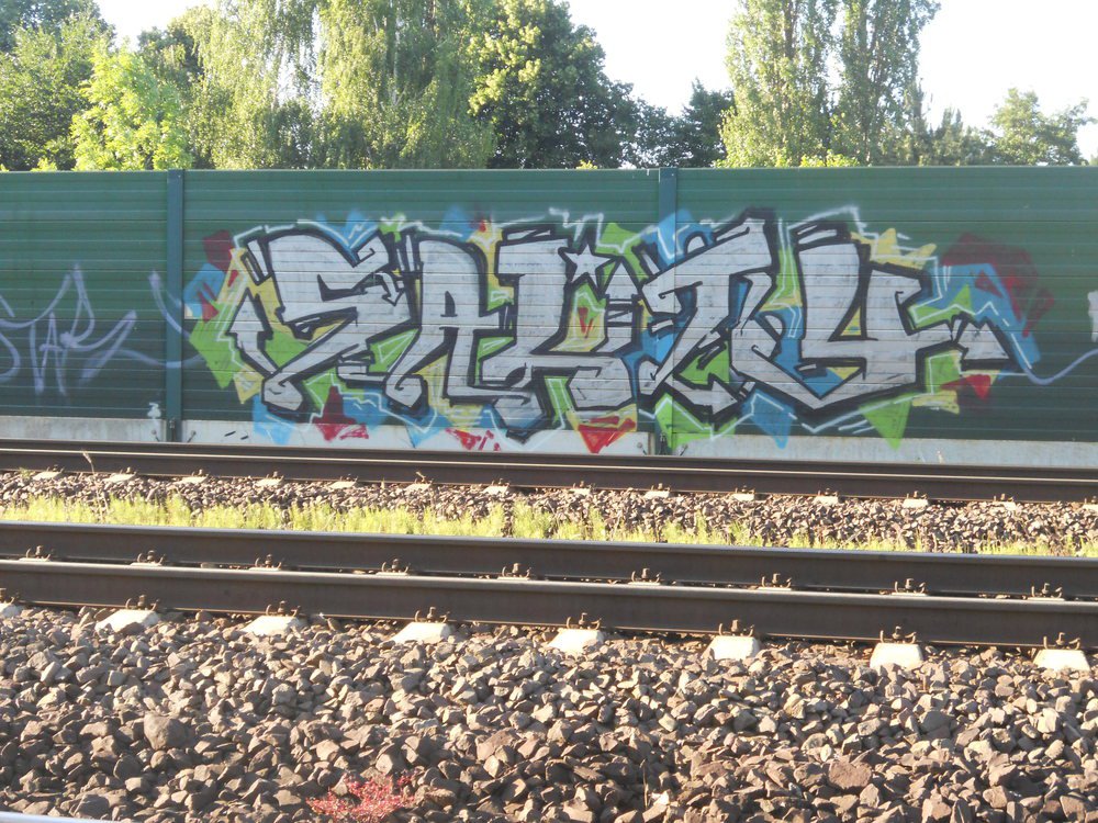 Graffiti Bombing - Photo by Marieundjana - salty