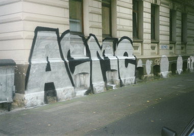 Graffiti Bombing - Photo by Marieundjana - acme