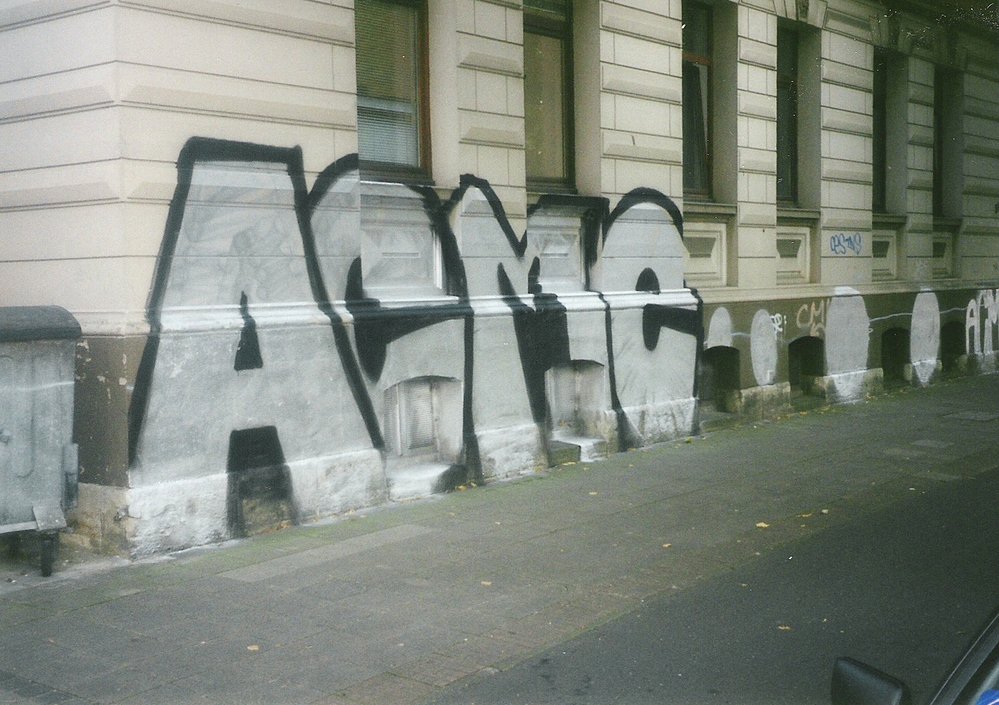 Graffiti Bombing - Photo by Marieundjana - acme
