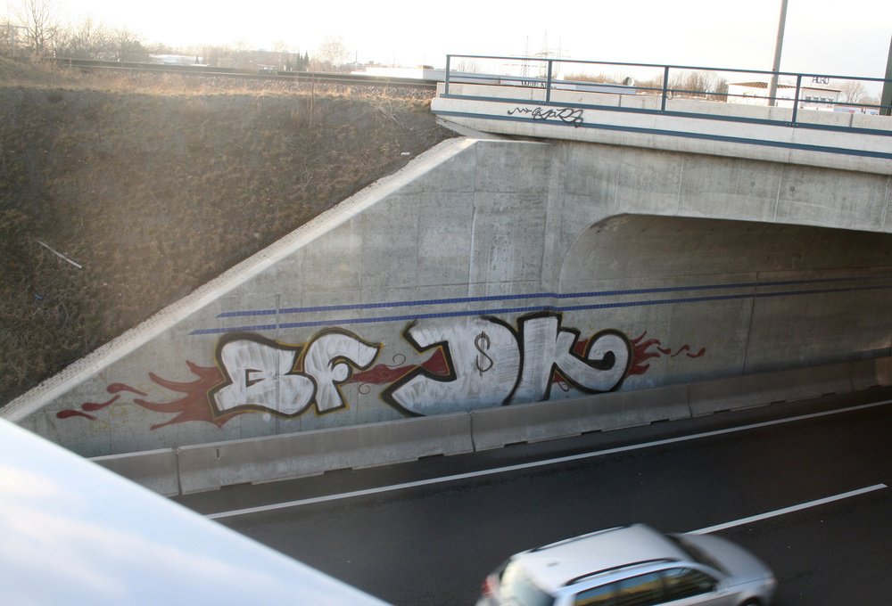 Graffiti Bombing - Photo by Marieundjana - bf, dk
