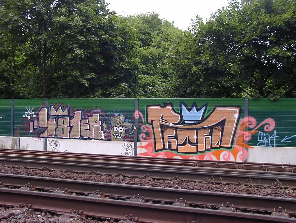 Graffiti Bombing - Photo by Marieundjana - 481, retro