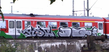 Graffiti Train - Photo by Marieundjana - rsc, dq