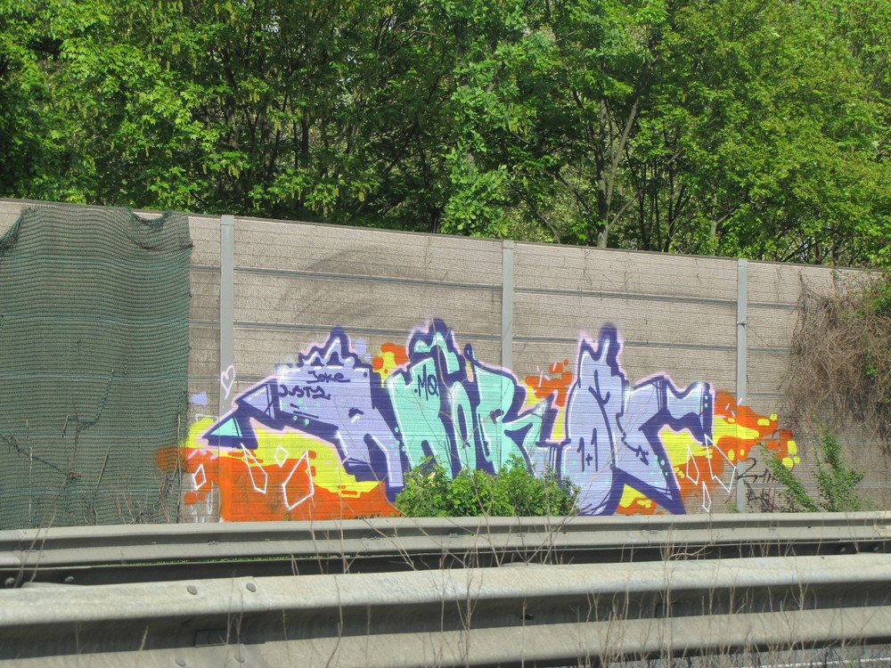 Graffiti Bombing - Photo by Marieundjana - ahorn