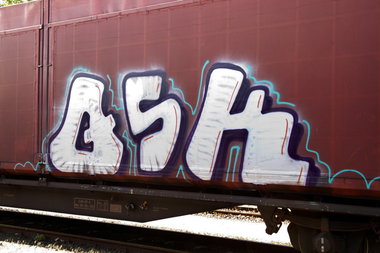 Graffiti Train - Photo by Marieundjana - qsk