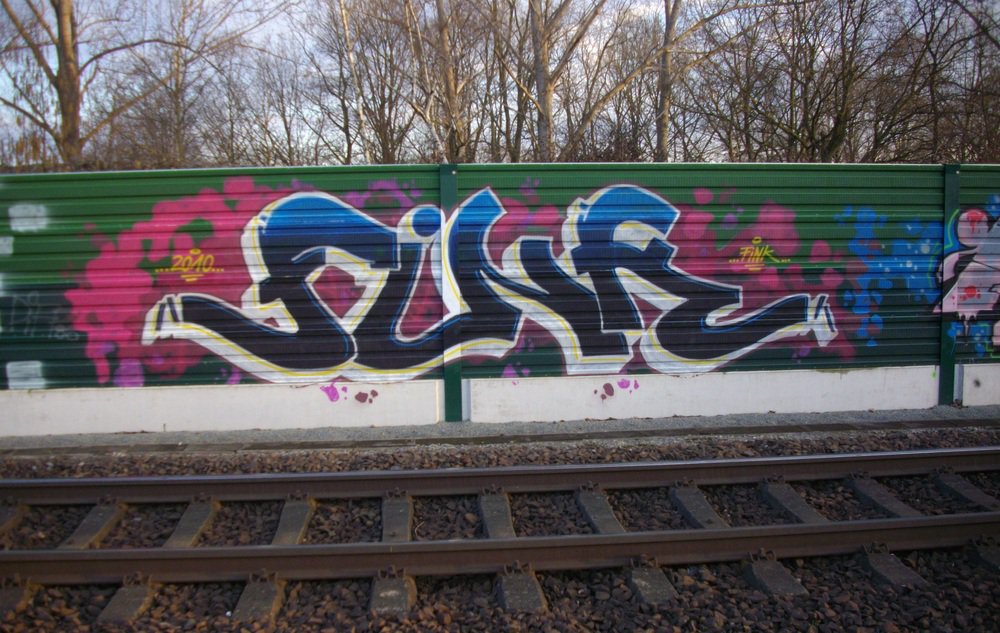 Graffiti Bombing - Photo by Marieundjana - fink
